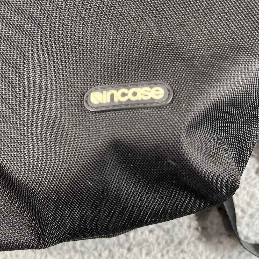 INCASE CAMPUS BACKPACK BLACK LAPTOP BOOK BAG SHOULDER STRAPS COMPACT ZIP UP
